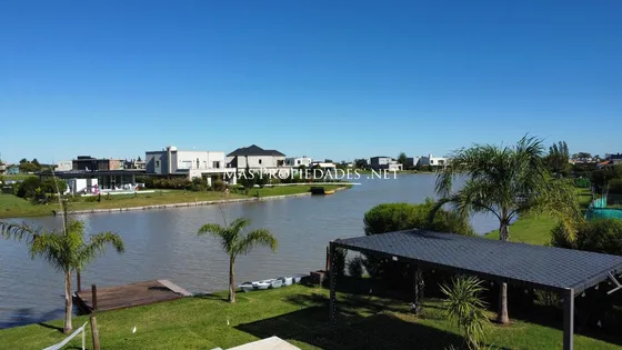 Casa En Venta 5 Amb En San Lucas A La Laguna Canning