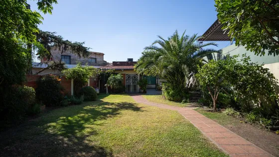Venta De Lote Con Salón En Morón Sur