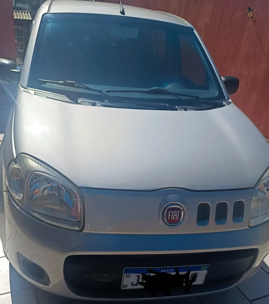 Fiat Uno 2014 1.0 Vivace Celeb. Flex 5p Fiat Uno 2014 1.0 Vivace Celeb. Flex 5p