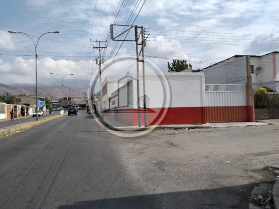 Vende Amplio Local, Galpón En Av. Principal Sector Los Olivos . Consta De 426 Mts2  Maracay Estado Aragua  022js