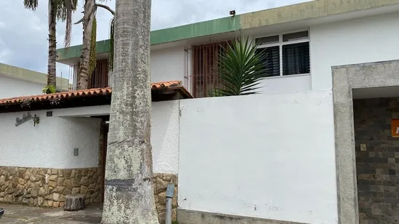 Casa En Venta En Los Pomelos 350m2 Para Remodelar Mls #24-3957