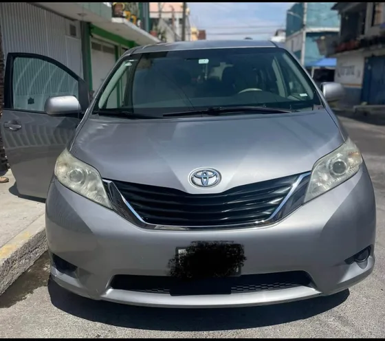 Toyota Sienna Le Aa Ee At
