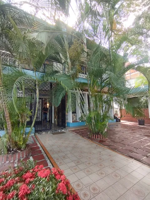 Urbanizacion Altamira - Avda San Juan Bosco Casa-quinta En Venta/ Zona Comercial