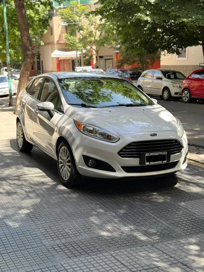 Ford Fiesta Kinetic 1.6 Titanium 120cv