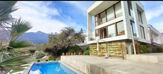 Casa En Venta De 5 Dorm. En Olmué