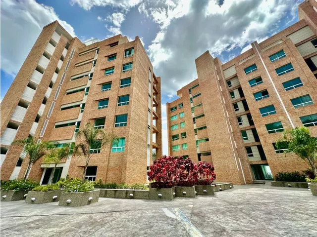 Se Vende Pb 143m2+365m2 Jardín 3h+s/4b/4p Solar Del Hatillo