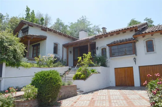 Casa En Venta Lo Barnechea De 5 Dorm. En Lo Barnechea