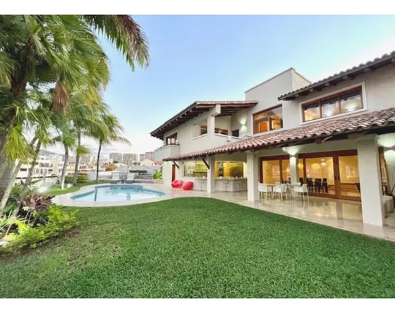 Vendo Casa 600m2 Lecheria 0860