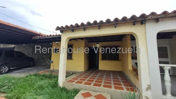 Casa En Alquiler Cabudare Zona De La Mendera Codigo 2  5  2  1 4  3  8 Mildred Linda Casa Acogedora Y Con Amplios Espacio Para El Disfrute Faamiliar Acceso A Todas Las Vias A 5 Minutas De Barquisimeto