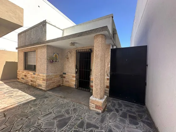 Casa 4 Ambientes Con Lote De 8,66x56. 