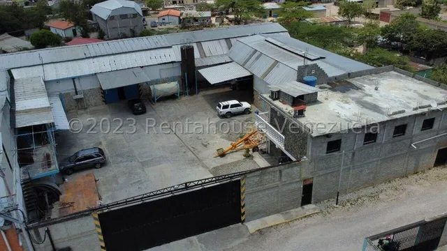 Empresa En Venta En Carretera Vieja Carora Posee 1700m2 Con 2 Galpones Y Oficinas Maquinaria Completamente Operativa Cod 25 12423 Comunícate Soy Gabi Irastorza                                         