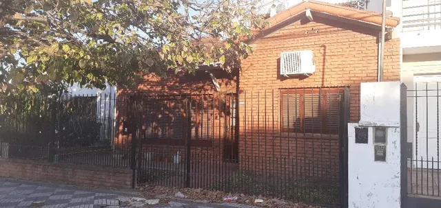 Oportunidad De Inversión! Linda Casa En Monte Grande!