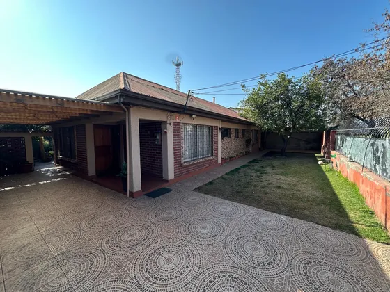 Casa Calle Las Codornices. Macul