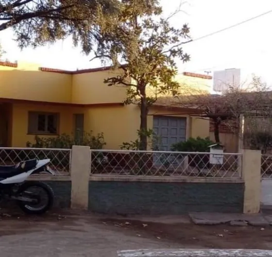 Casa En Venta Con Locales Y Departamentos 