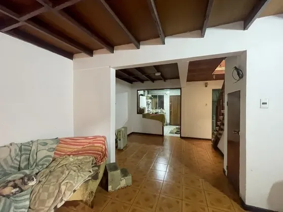 Casa En Venta De 4 Dorm. En Recoleta
