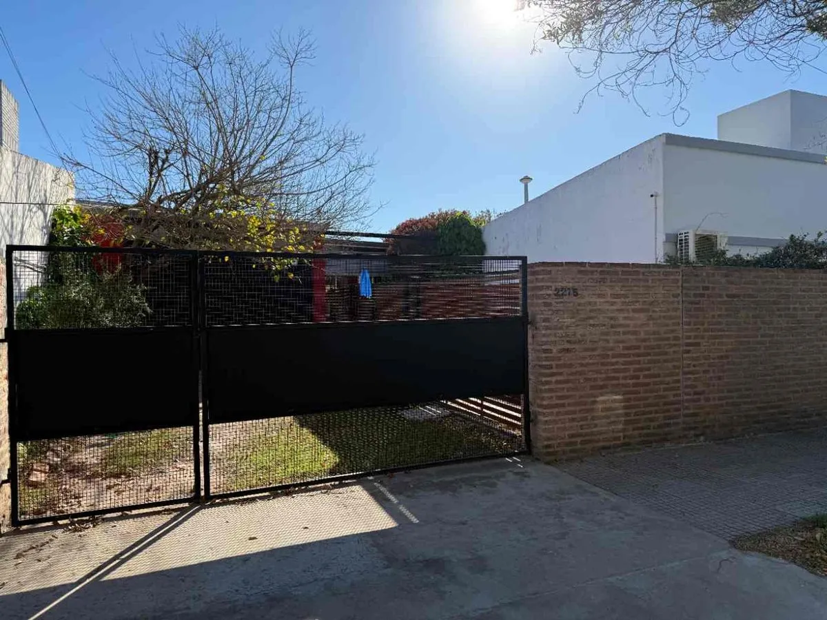 Venta Galpón / Quincho / Pileta / Av Brasil