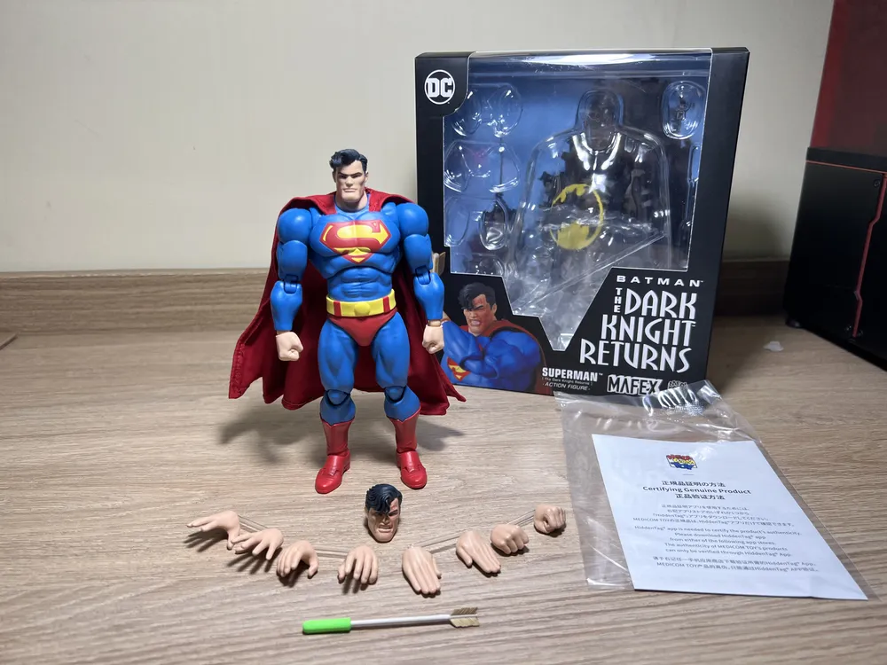 Boneco Superman Mafex Dark Knight Return Dc Universe Lacrado Boneco Superman Mafex Dark Knight Return Dc Universe Lacrado