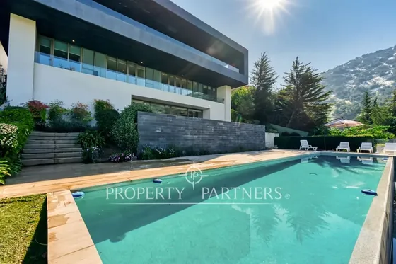 Moderna Casa Con Excelente Vista En Condominio Gra...