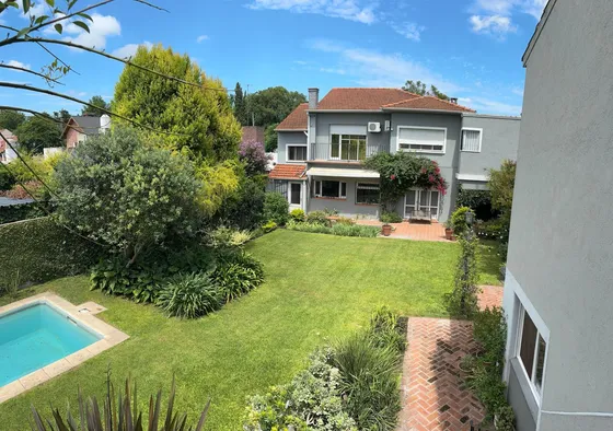 Imponente Chalet De Estilo Clásico En Parque Johnston - Venta En Hurlingham