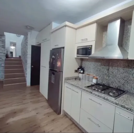 Aim Cmg  Venta Townhouse Limón Country Naguanagua 