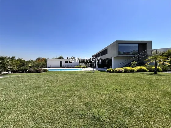 Casa En Venta De 5 Dorm. En Piedra Roja Colina