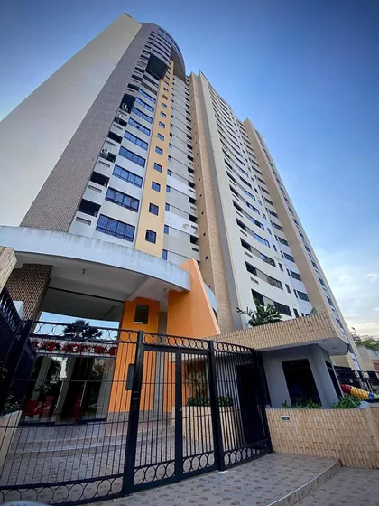 Lm Vende Apartamento En Res. Estratosfera, Valle Blanco. Valencia.