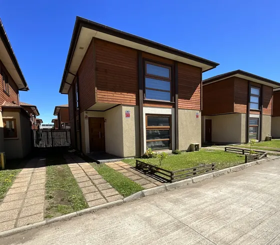 Venta Casa En Condominio, 4d/3b/2e, Arauco