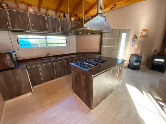Venta Casa 5 Ambientes Pileta Quincho Jardín 