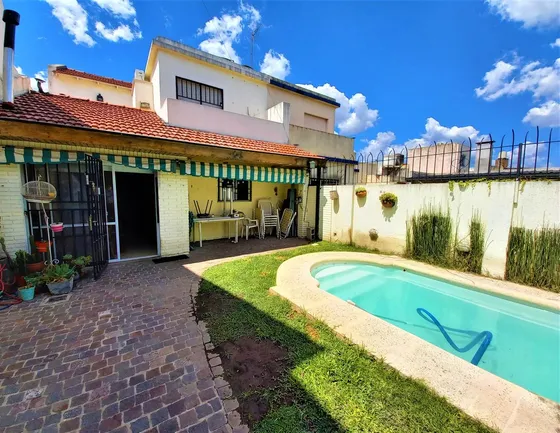 Casa De Cinco Ambientes En Ramos Mejia