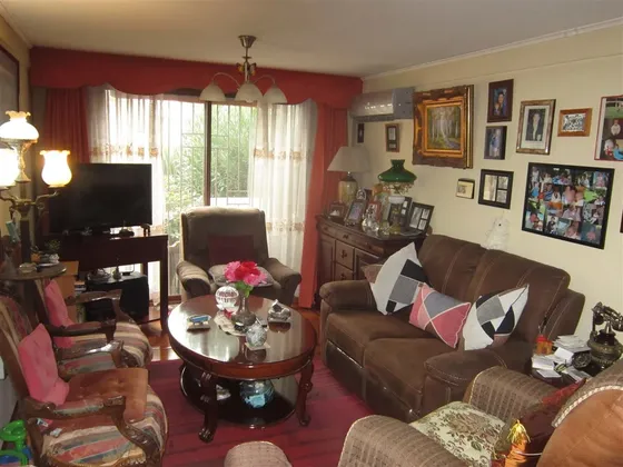 Casa En Venta De 3 Dorm. En Las Condes