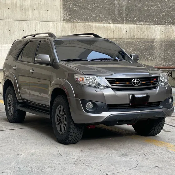 Toyota Fortuner Sportivo Trd