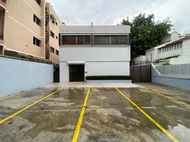 Edificio Comercial Con Nave Almacen En Gazcue 1040m2
