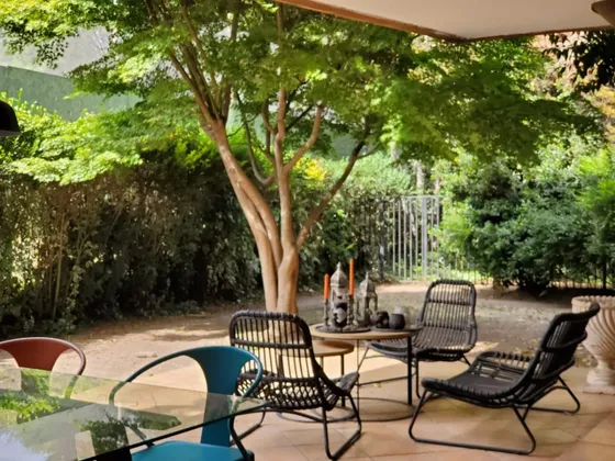 Depto / Condominio Con Jardin 3d+3b+servicio 2e+1b Piscina