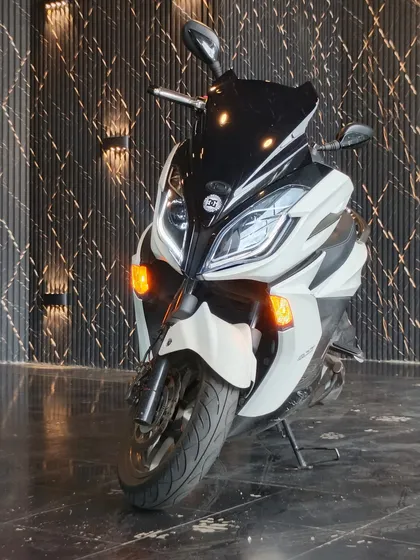 Kinko Scooter 300