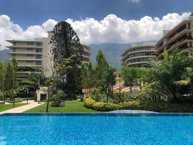 Espectacular Apartamento De 450 M2 Ubicado En El Conjunto Residencial Más Exclusivo De Campo Alegre, Remodelado Por El Famoso Arquitecto Totón Sanchez