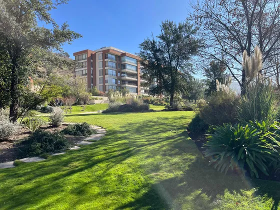Excelente Departamento En Arriendo En La Dehesa, Trapenses