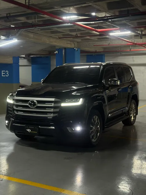 Toyota Land Cruiser 300