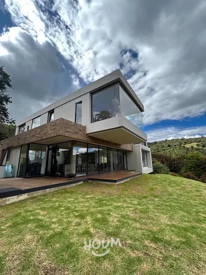 Casa En Vereda Yerbabuena. 5 Habitaciones, 530 M², Id: 153020