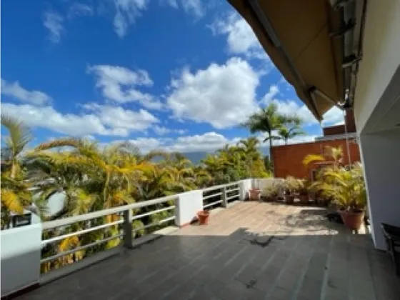 Vendo Th C:427m2 + Jardín 5h/7b/6p Los Naranjos