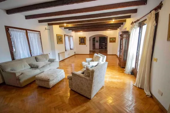 Casa En Venta - 3 Dormitorios 4 Baños - 600mts2 - La Lucila