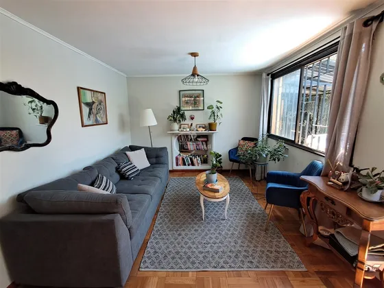 Casa En Venta 4 Dorm. 3 B En Macul (a 1 Cuadra De Vic. Mac)