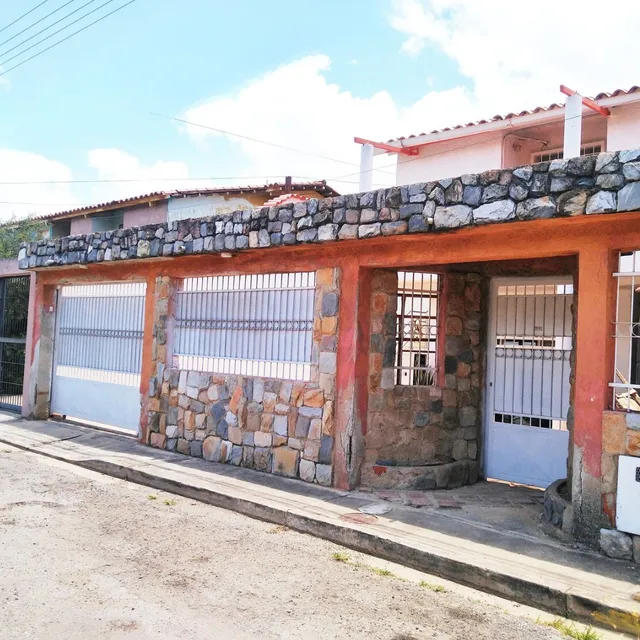 Alquilo Anexo En Terrazas De Paramacay, Naguanagua Planta Eléctrica 100%, Agua Constante, Internet. Gg