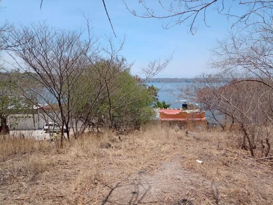 Terreno En Venta En Tequesquitengo, Con Vista Al Lago.