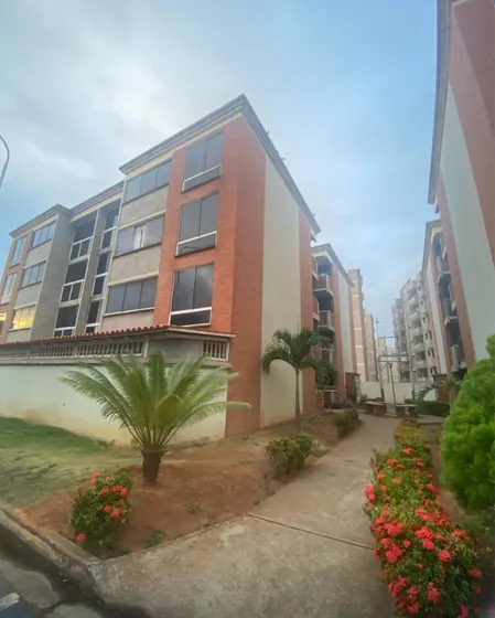 Apartamento  En Alquiler, Cr Terrazas Del Roraima I, Pzo