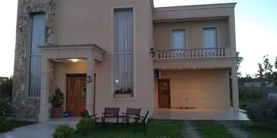 Importante Propiedad De 320 M2 En Lagos De Canning - Oportunidad - Urgente - Escucho Ofertas