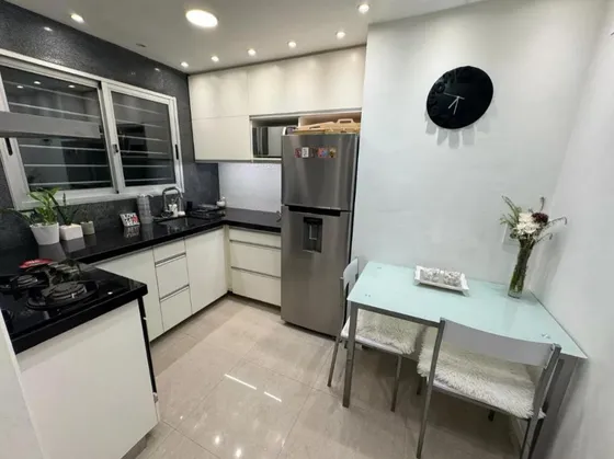 Apartamento En Alquiler De Dos Dormitorios  En Punta Carretas Amoblado, Segundo Piso Por Escalera