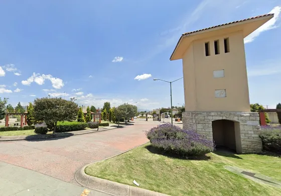 Venta De Remate Bancario Carretera Toluca  Naucalpan 1702, Fraccionamiento La Toscana Ii, Colonia San Nicolas Tolentino Otzacatipan, Toluca, Edomex, Bd16*