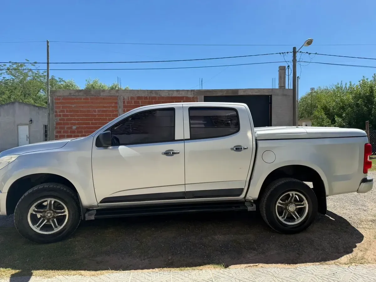 Chevrolet S-10 2.8 LS CD TDCi 200 hp 4x2