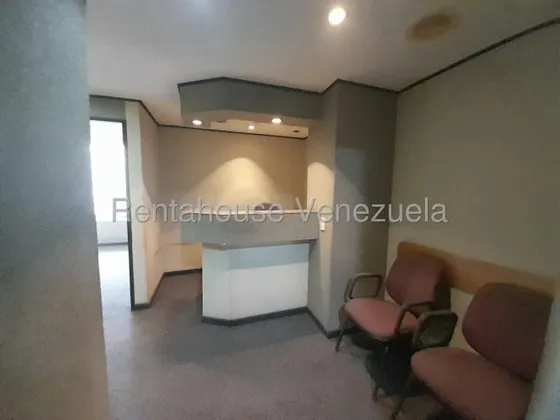 Comoda Oficina El El Centro Comercial Aloa En La Av Romulo Gallegos. Leg