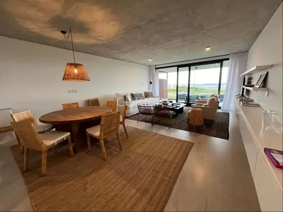 Venta Y Alquiler Anual Apartamento De Categoría De 3 Suites